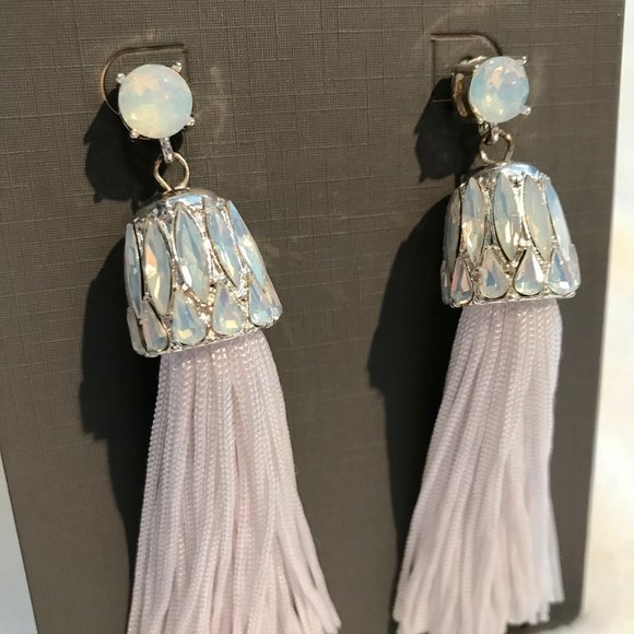 WHITE TASSEL EARRINGS BY ETEREO - Picture 3 of 4